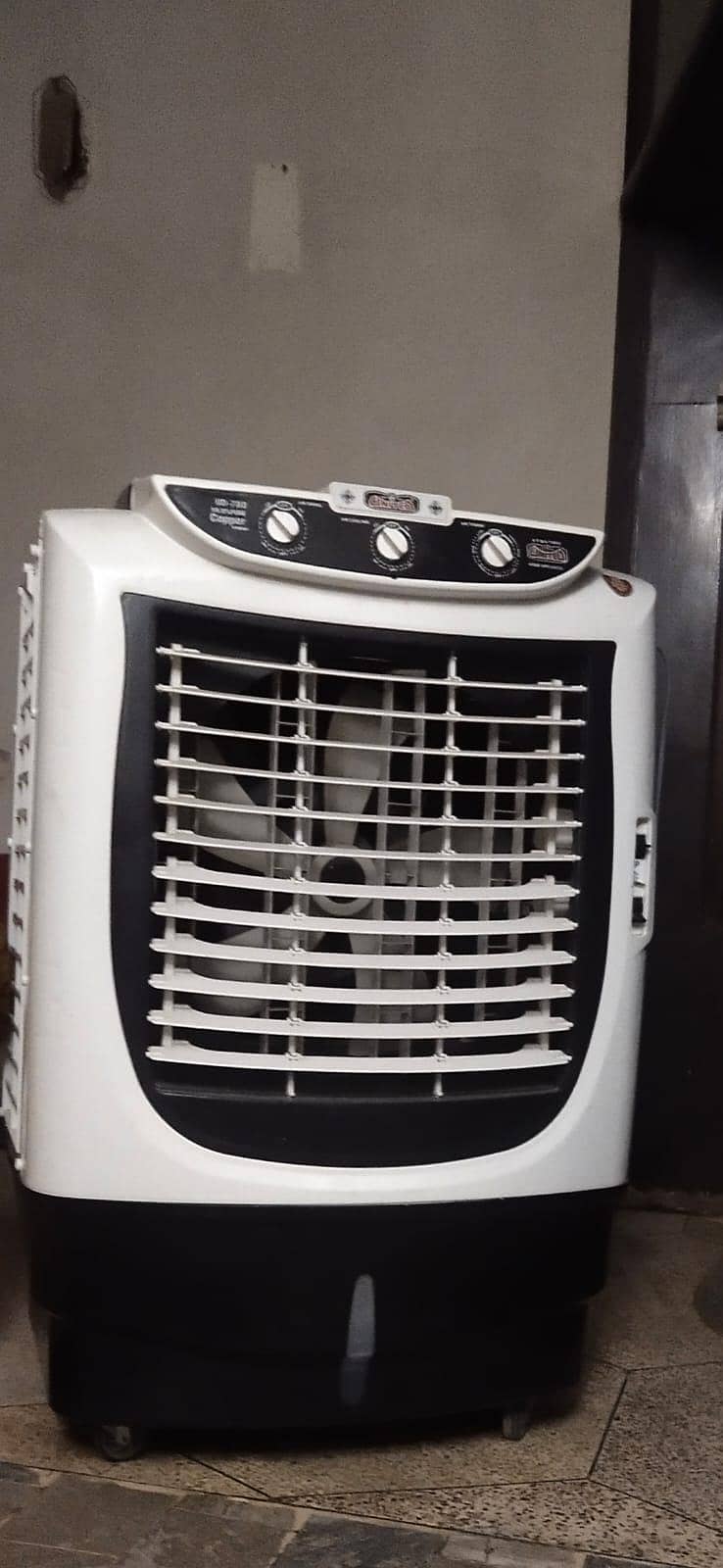 ا عدد کولر نیو کنڈیشن 10/10 1