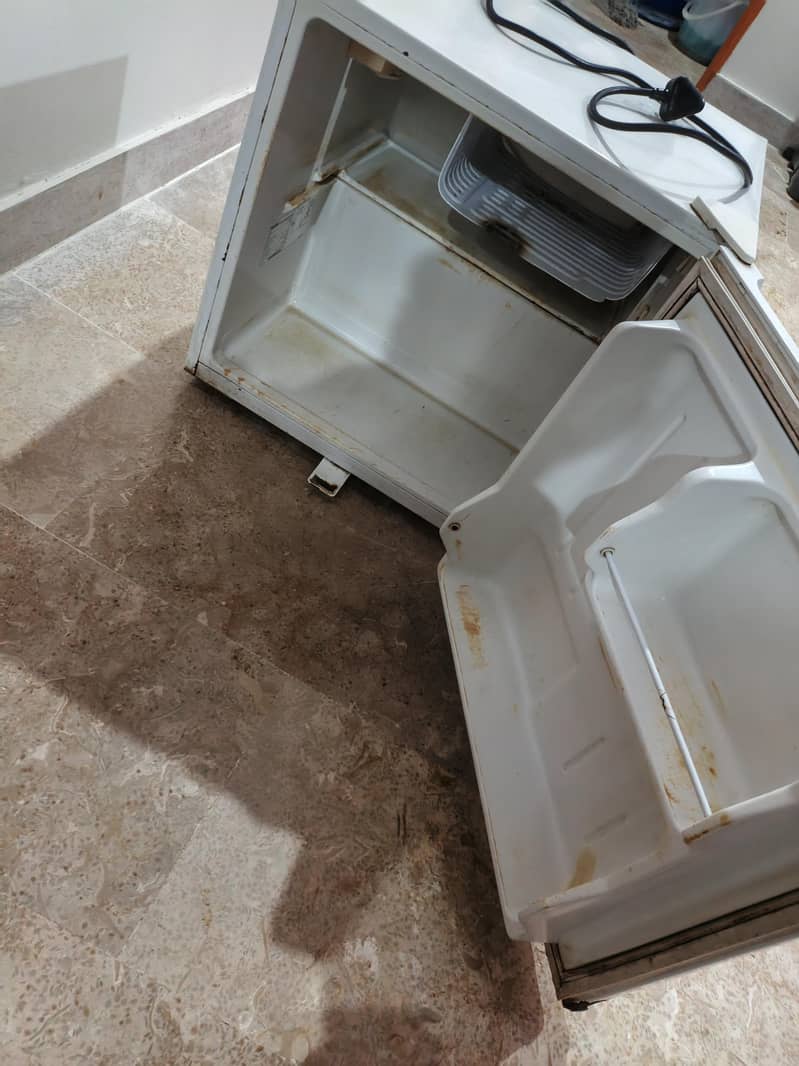 Mini fridge 2