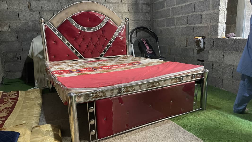 King bed 0