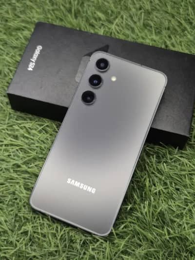 Samsung Galaxy S24 5G In Warranty 128gb With Box 10/10 not a single sc