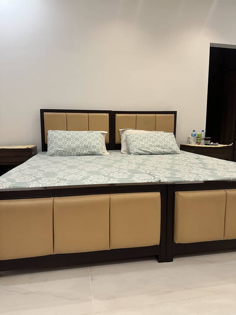2 Single bed with a side table 0