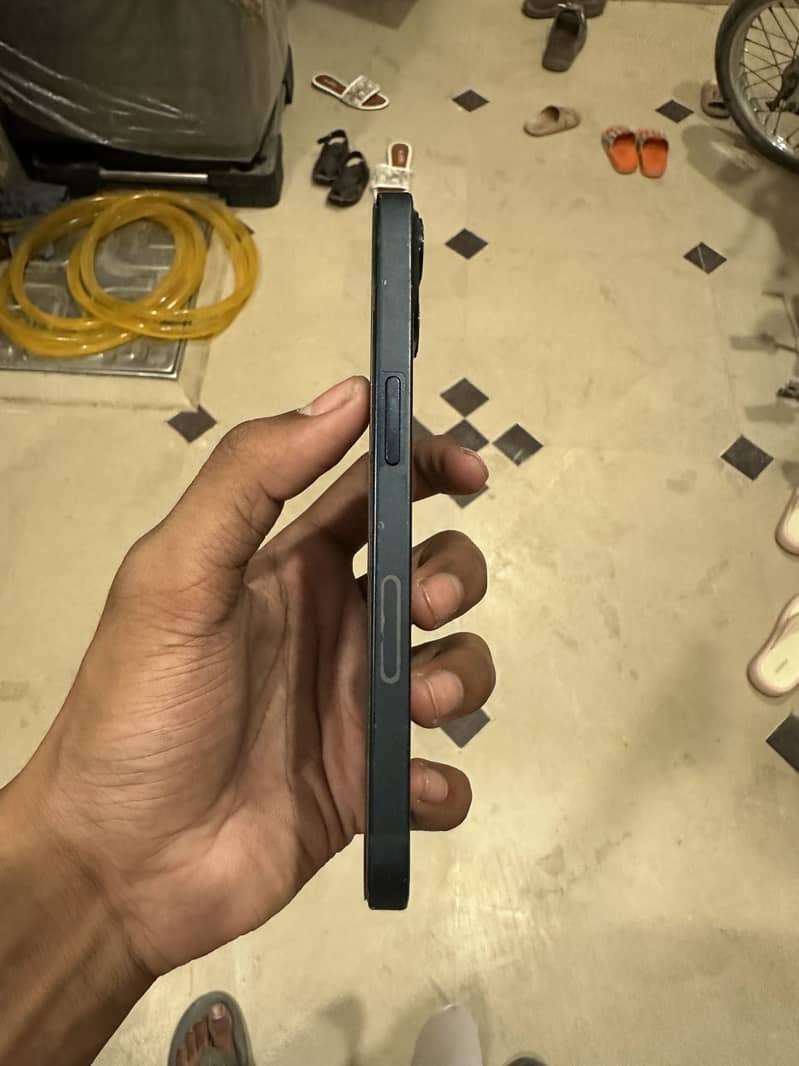 Apple iPhone 13 5