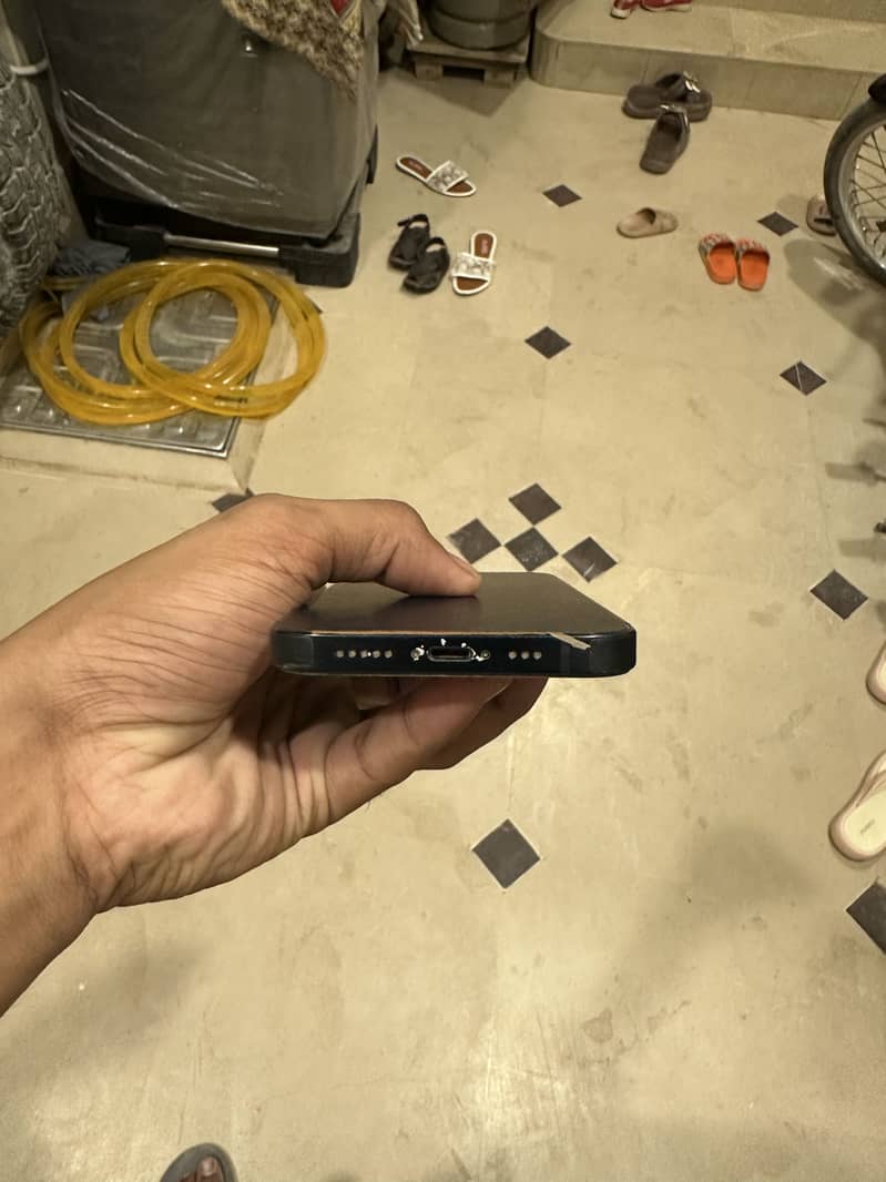 Apple iPhone 13 6