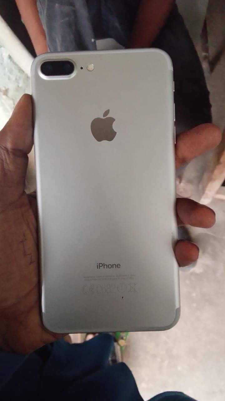 Apple iPhone 7 Plus 6