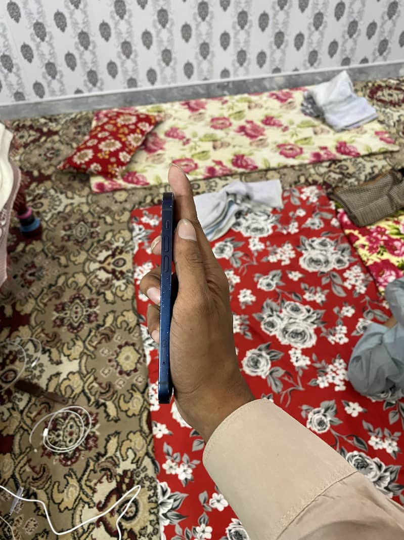 Iphone 12 4