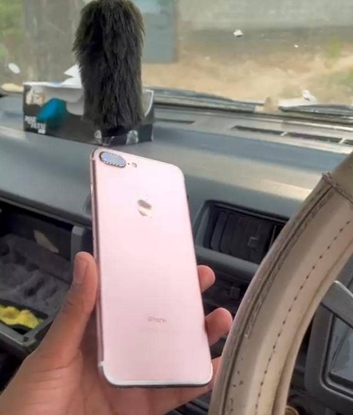 Apple iPhone 7 Plus 2