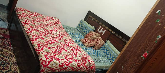 bed set side tabel dressing. metress.  LOCATION  jllani town