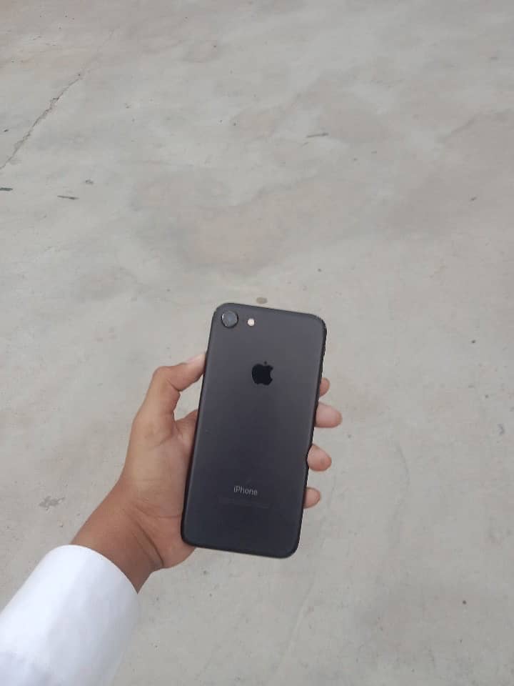 Apple iPhone 7 1