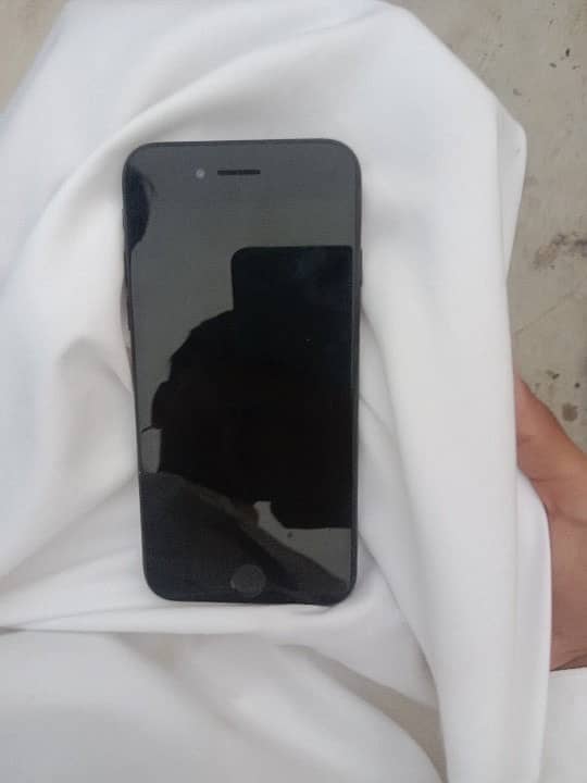 Apple iPhone 7 2