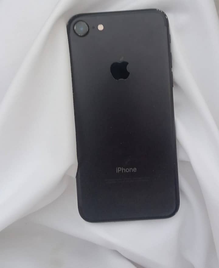 Apple iPhone 7 3