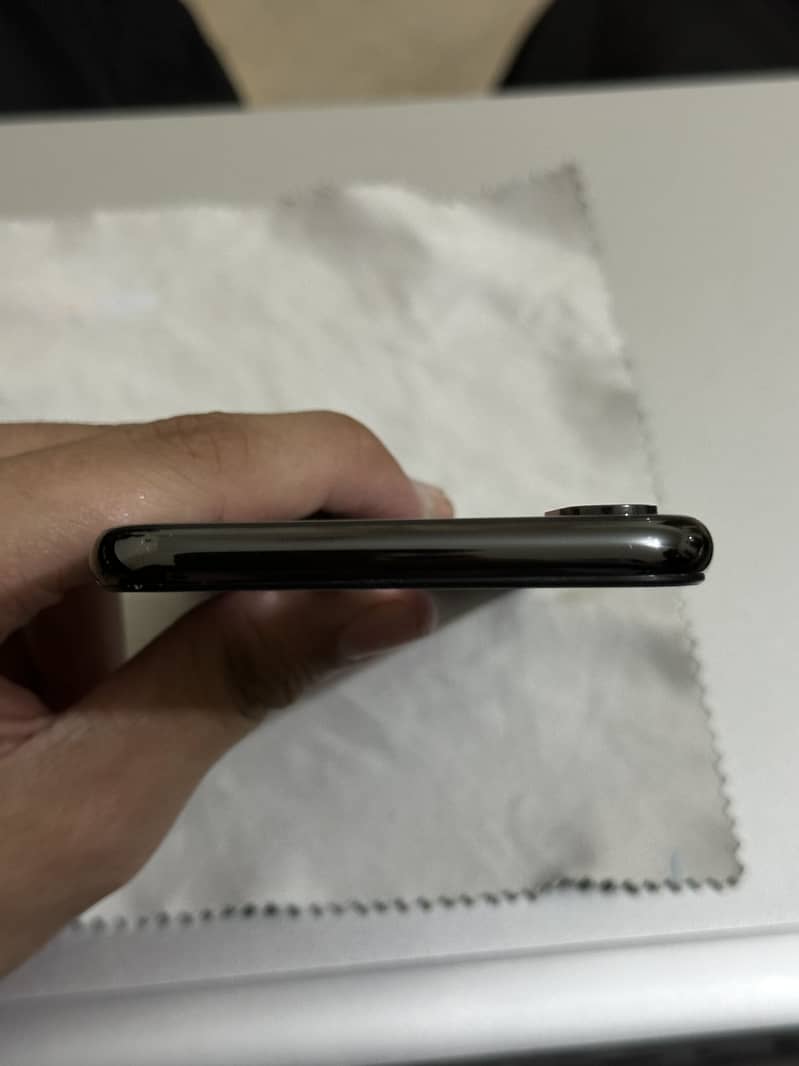 Apple iPhone X 3
