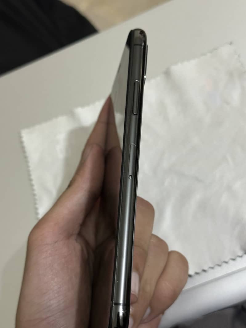 Apple iPhone X 5