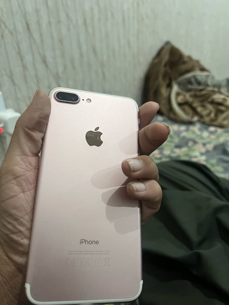 Apple iPhone 7 Plus 2