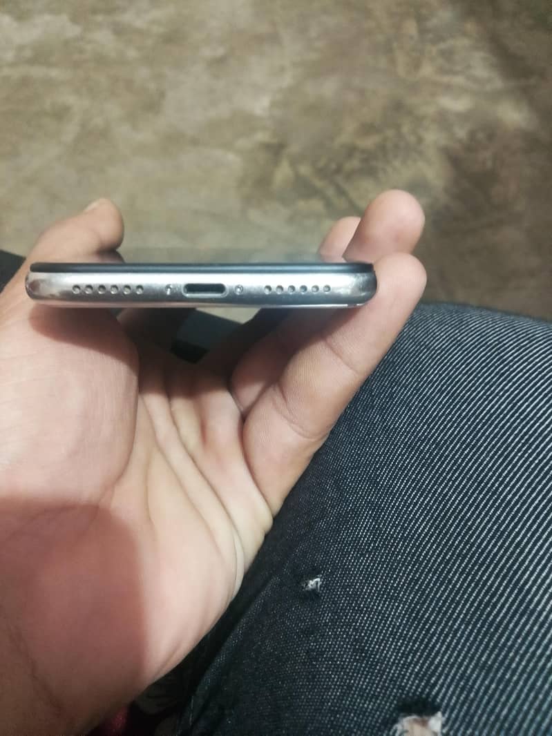 Apple iPhone X 6