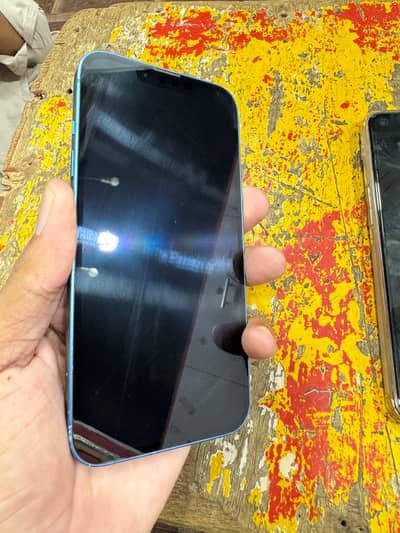 Apple iPhone 13