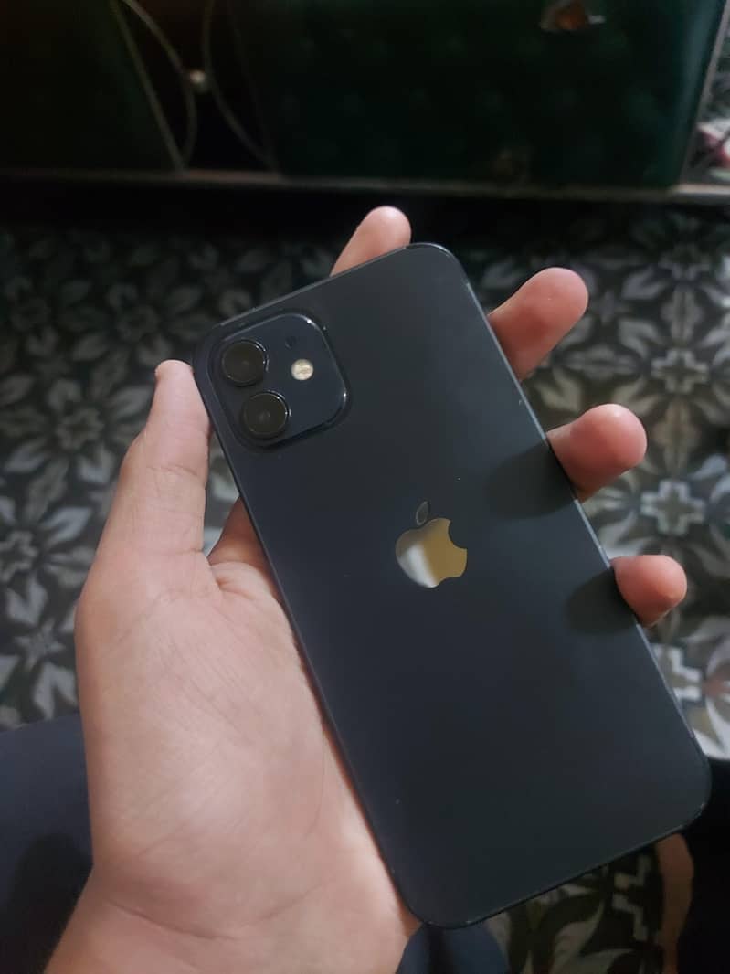 Apple iPhone 12 4