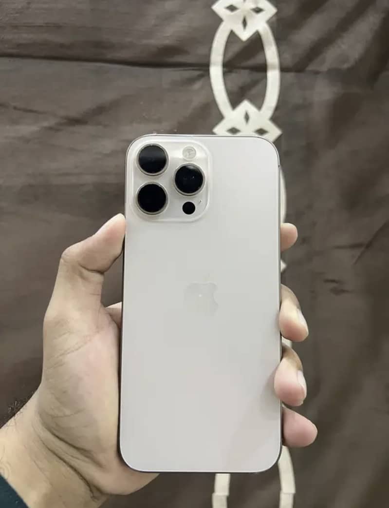 Apple iPhone 16 Pro Max 3