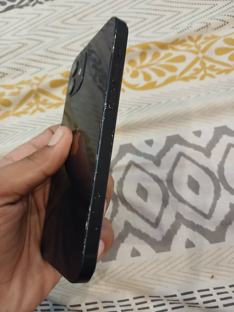 Apple iPhone 12 4