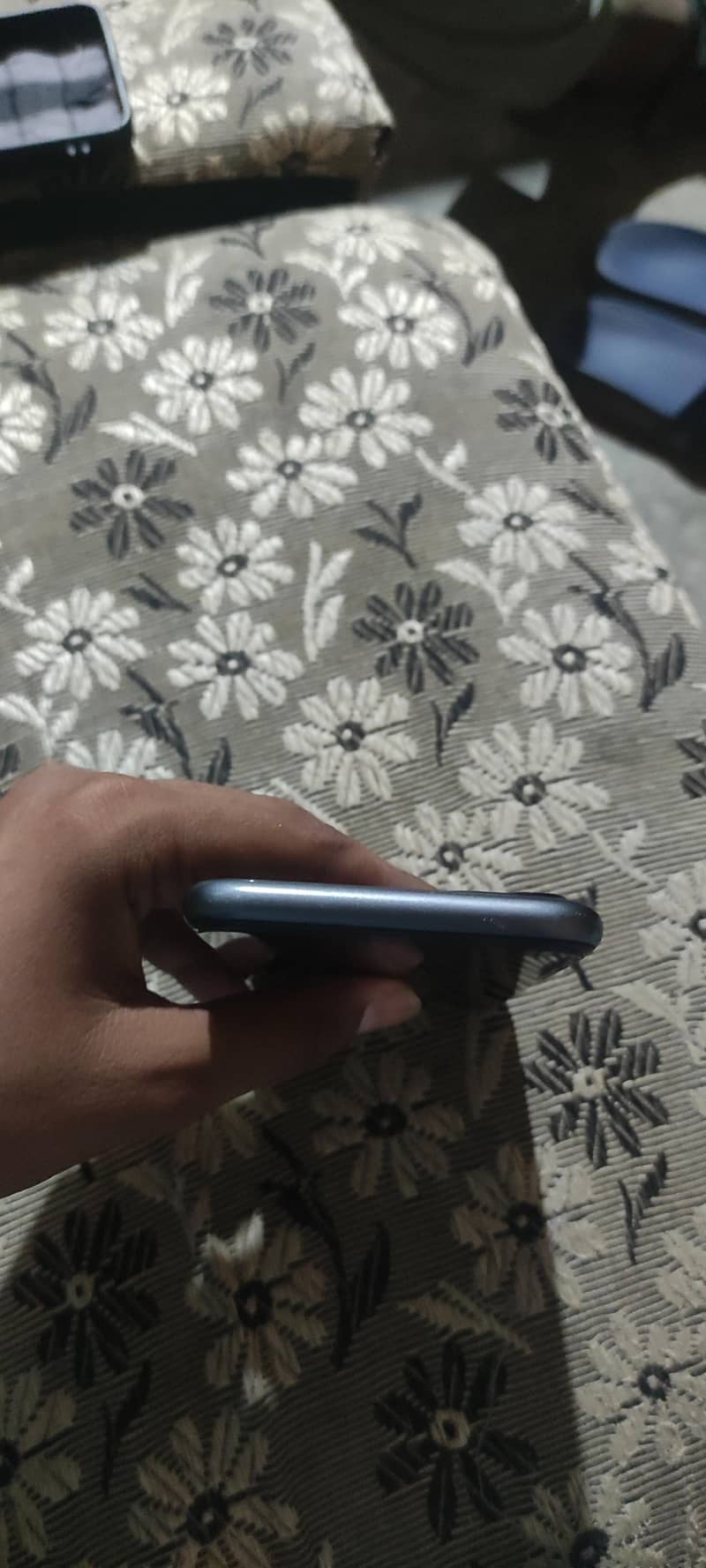 Apple iPhone 11 3
