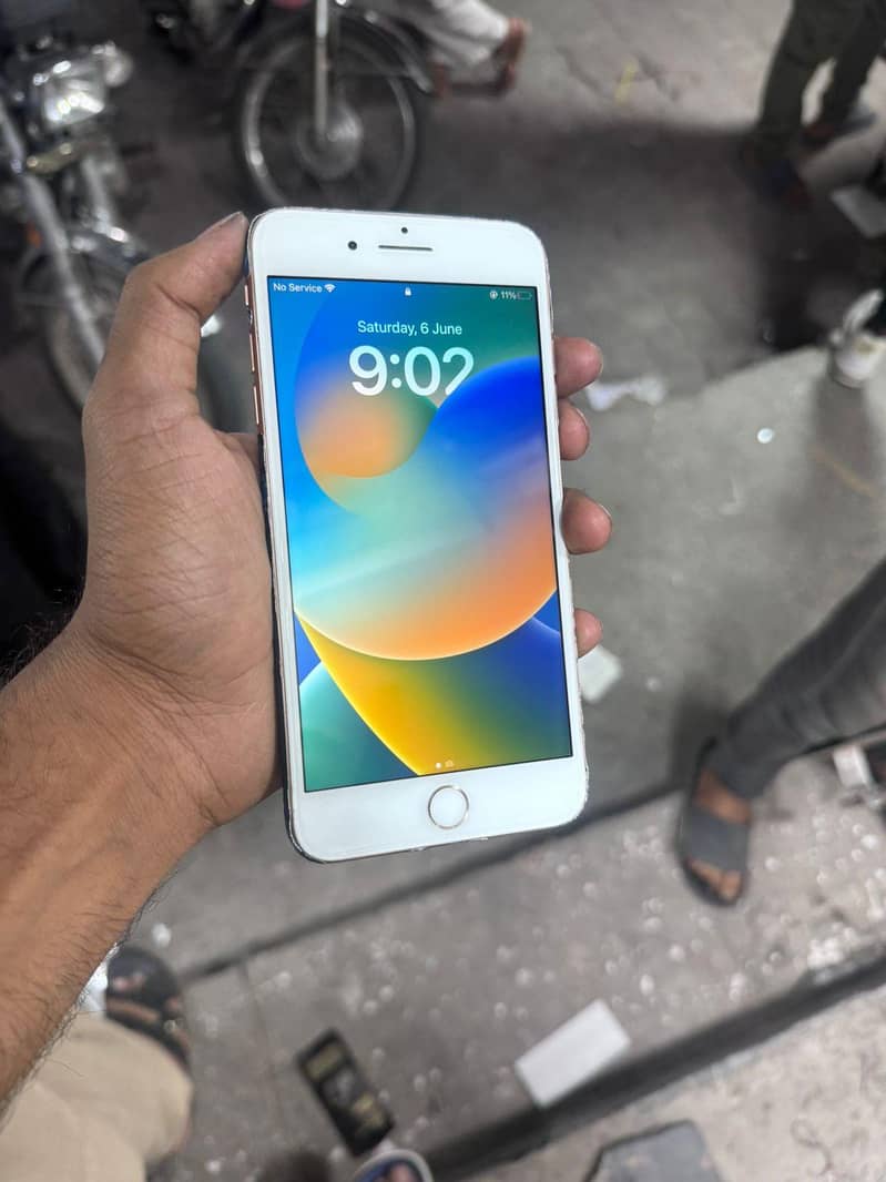 Apple iPhone 8 Plus 0