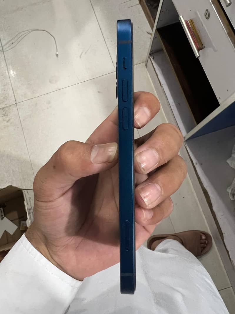 Apple iPhone 12 6