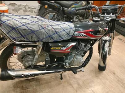 urgent sale 170000 fainal  contat 03186513448 03157458686 thanks