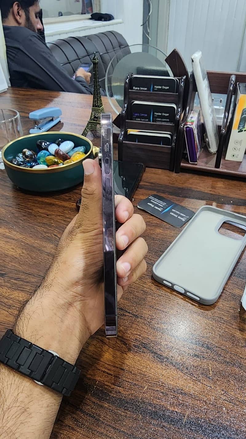 iPhone 14 Pro Max 2