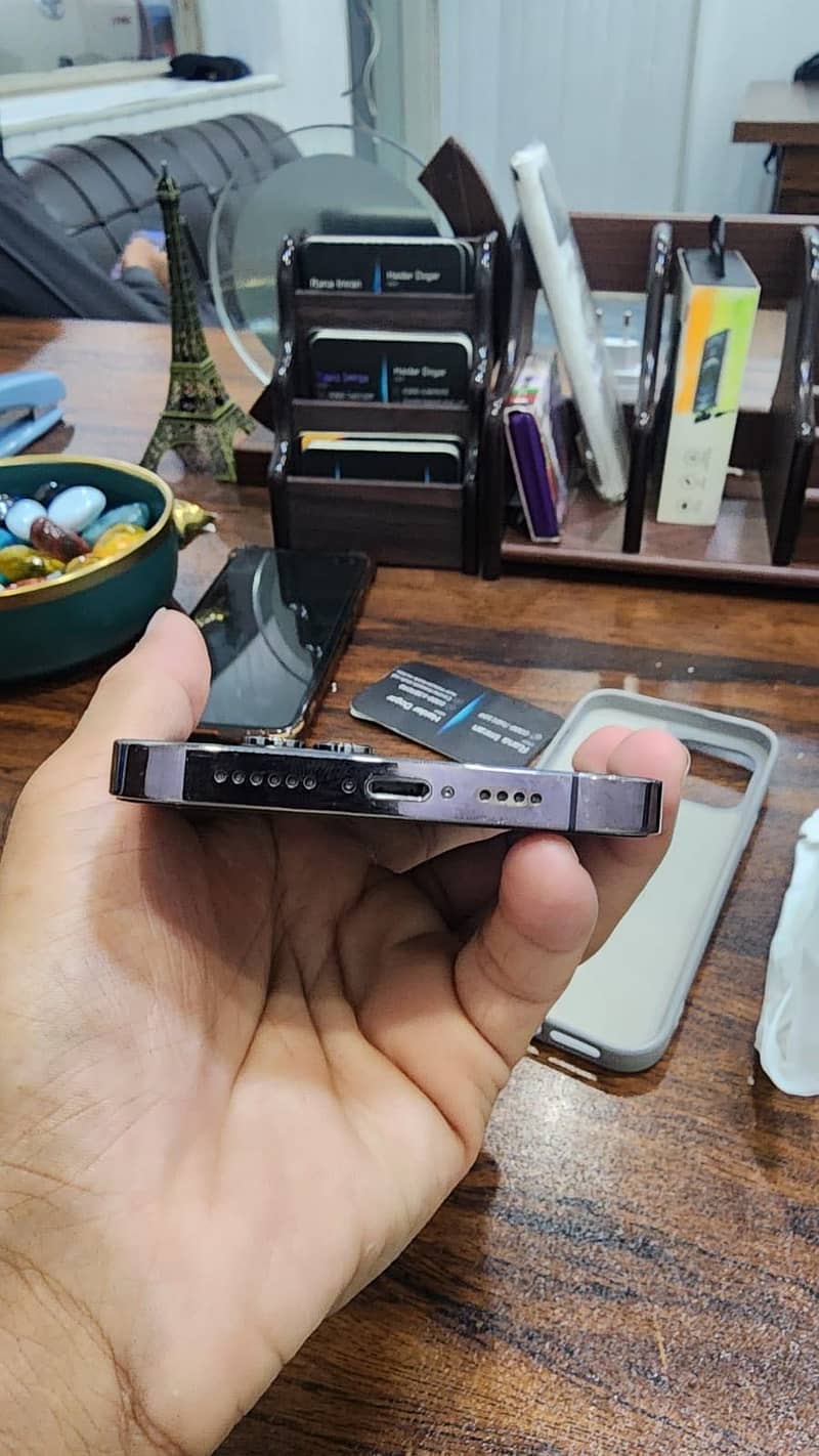 iPhone 14 Pro Max 4