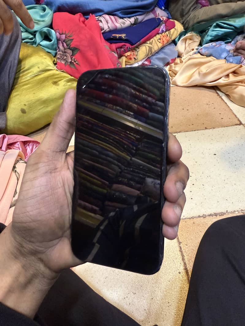 Apple iPhone 13 4