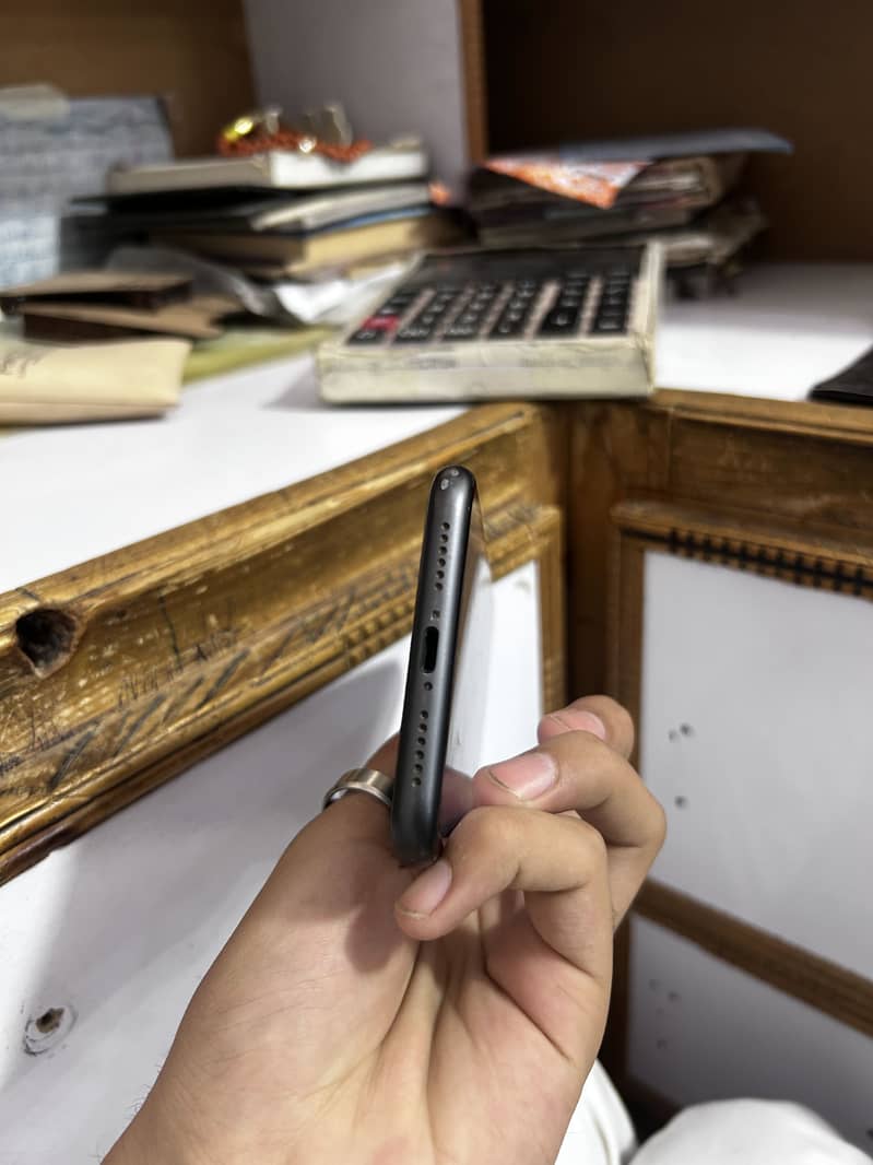 Apple iPhone 11 3