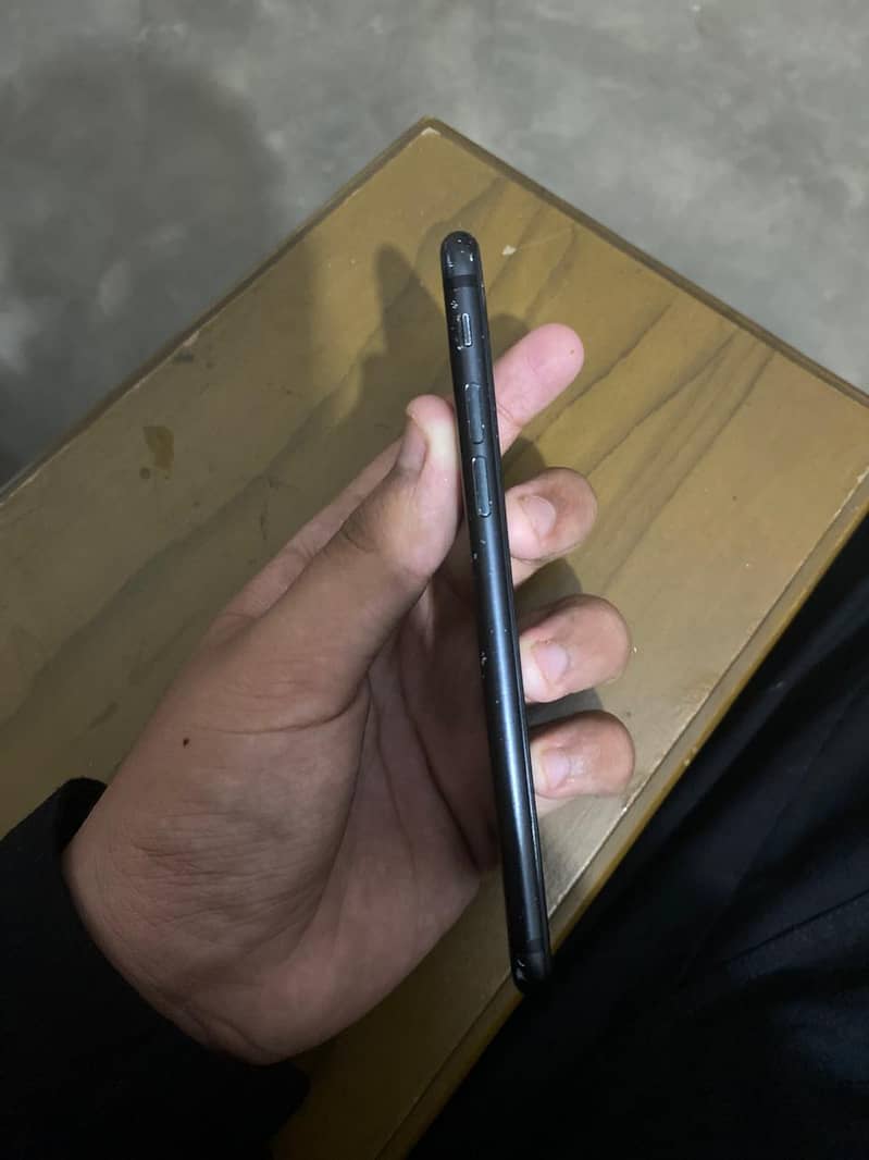 Apple iPhone 7 2