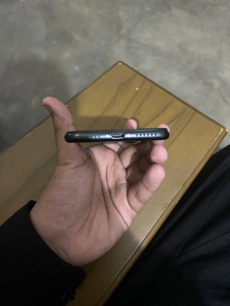 Apple iPhone 7 3