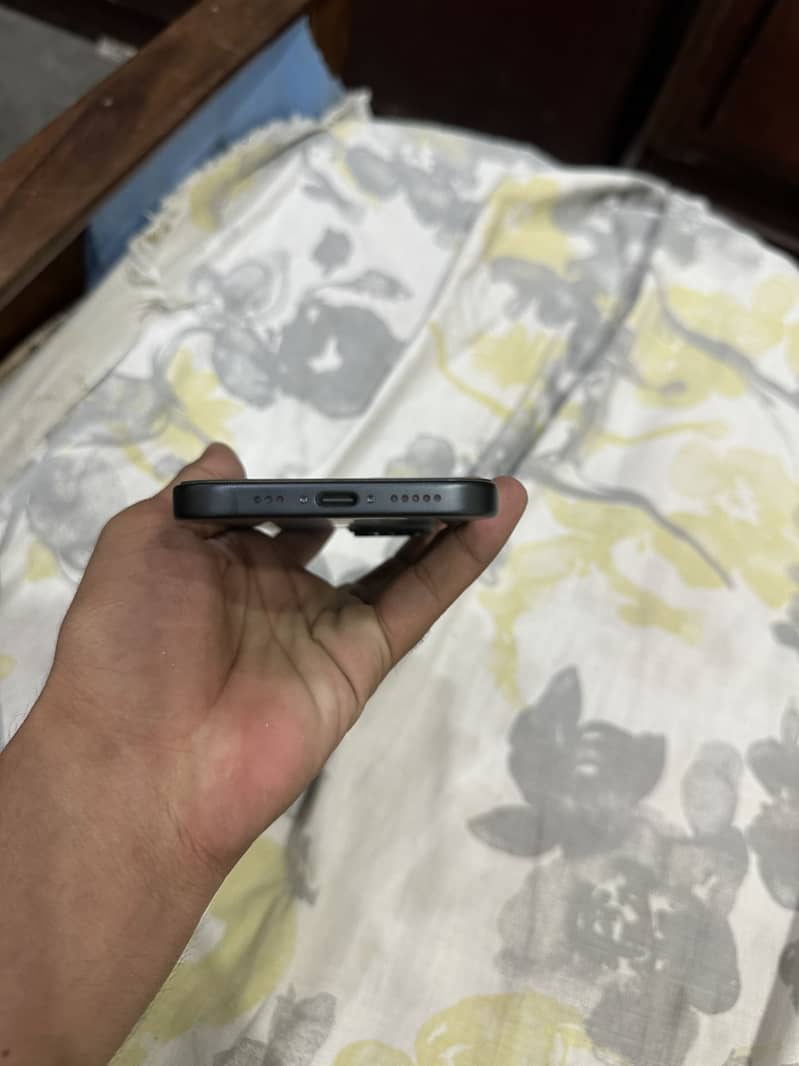 Apple iPhone 15 2
