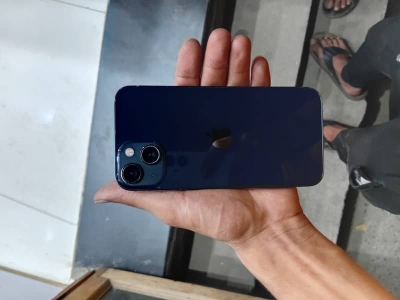 Apple iPhone 13 1