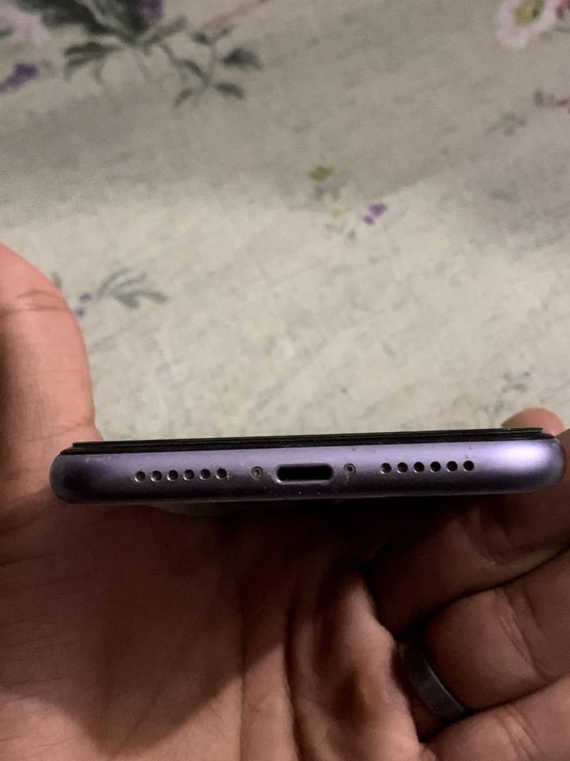 Apple iPhone 11 3
