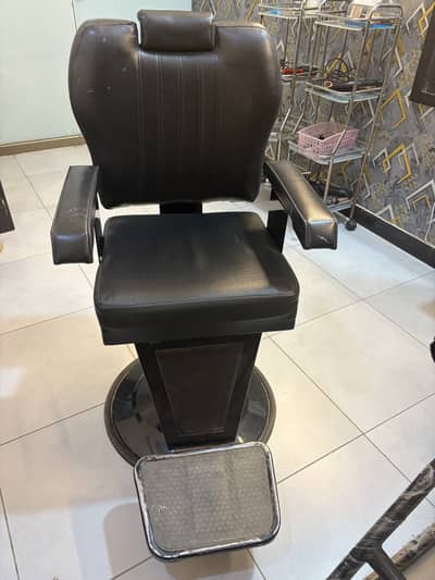 Salon chair