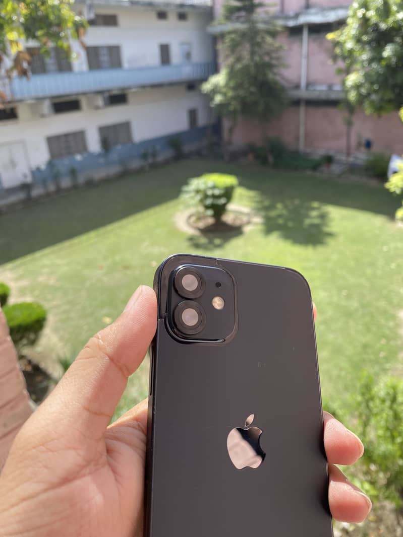 Apple iPhone 12 1