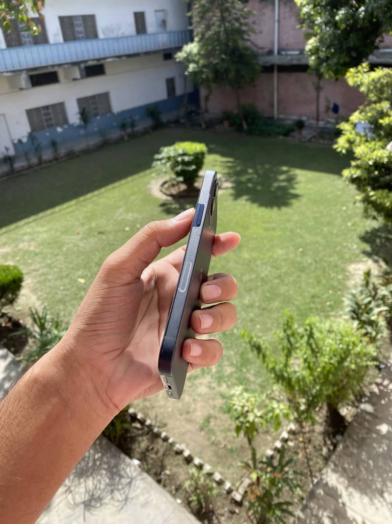 Apple iPhone 12 2