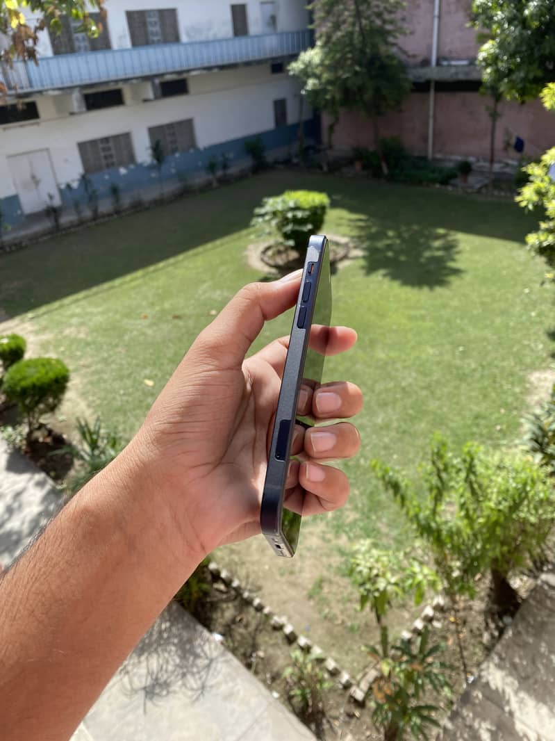Apple iPhone 12 3
