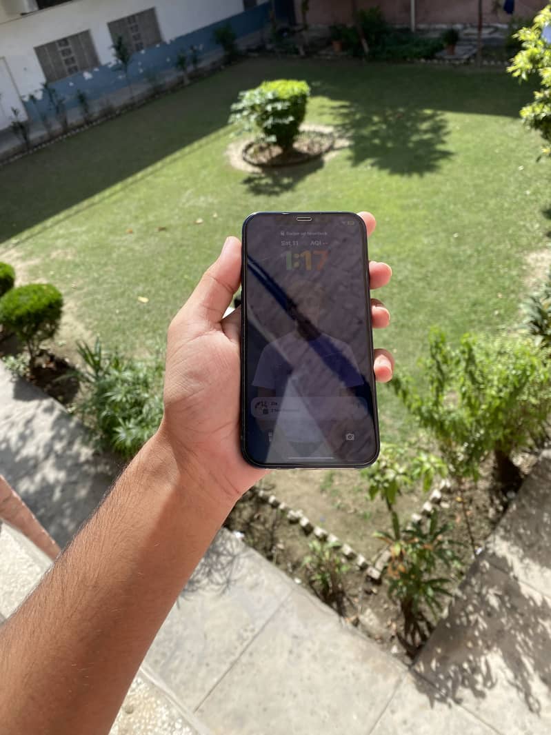 Apple iPhone 12 4