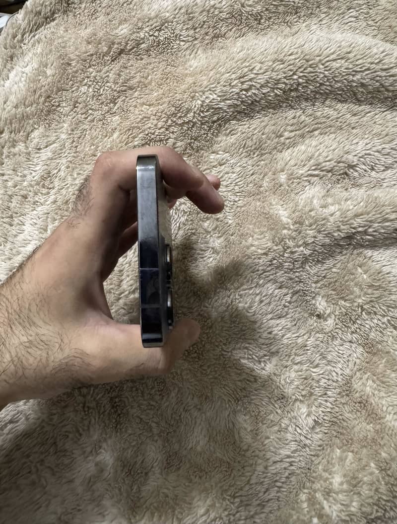 Apple iPhone 13 Pro 4