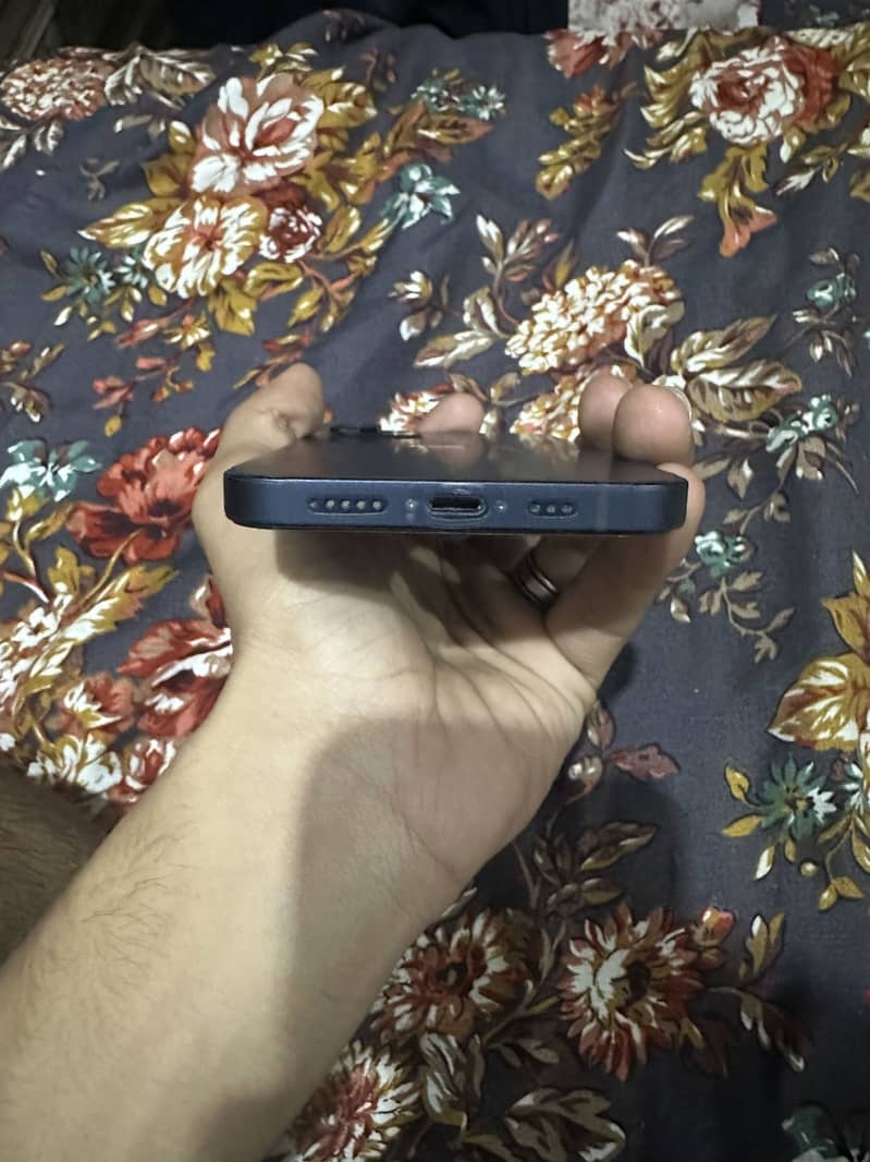 Apple iPhone 12 3