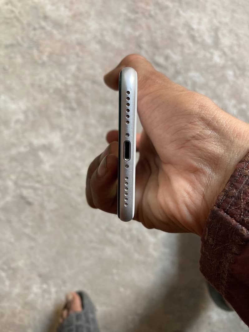 Apple iPhone SE 2 generation 7