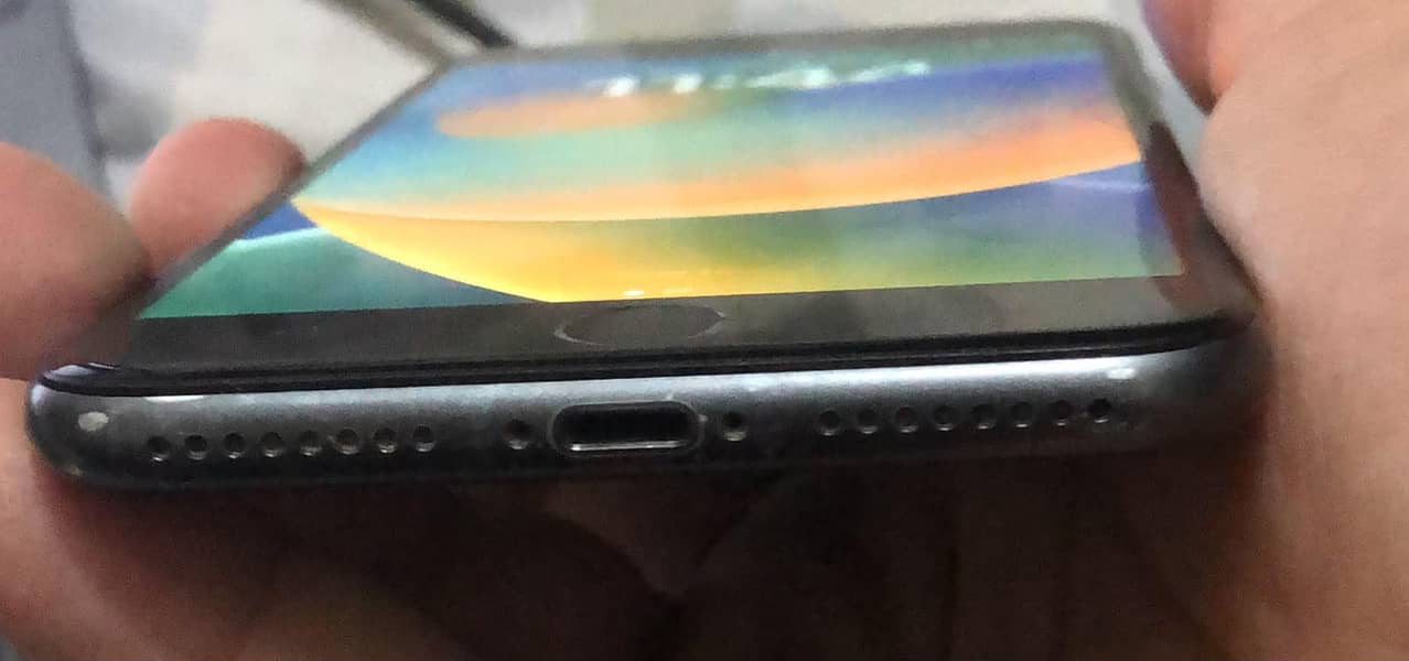 Apple iPhone 8 Plus 2
