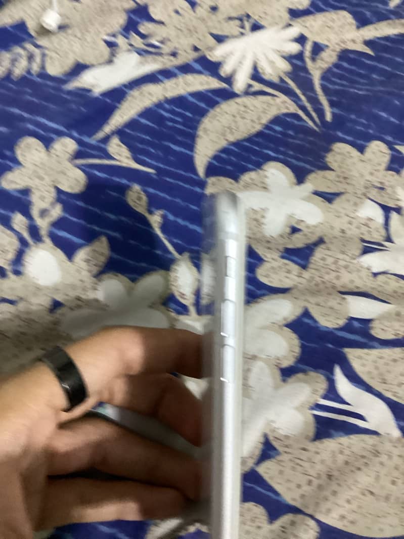 Apple iPhone 8 3