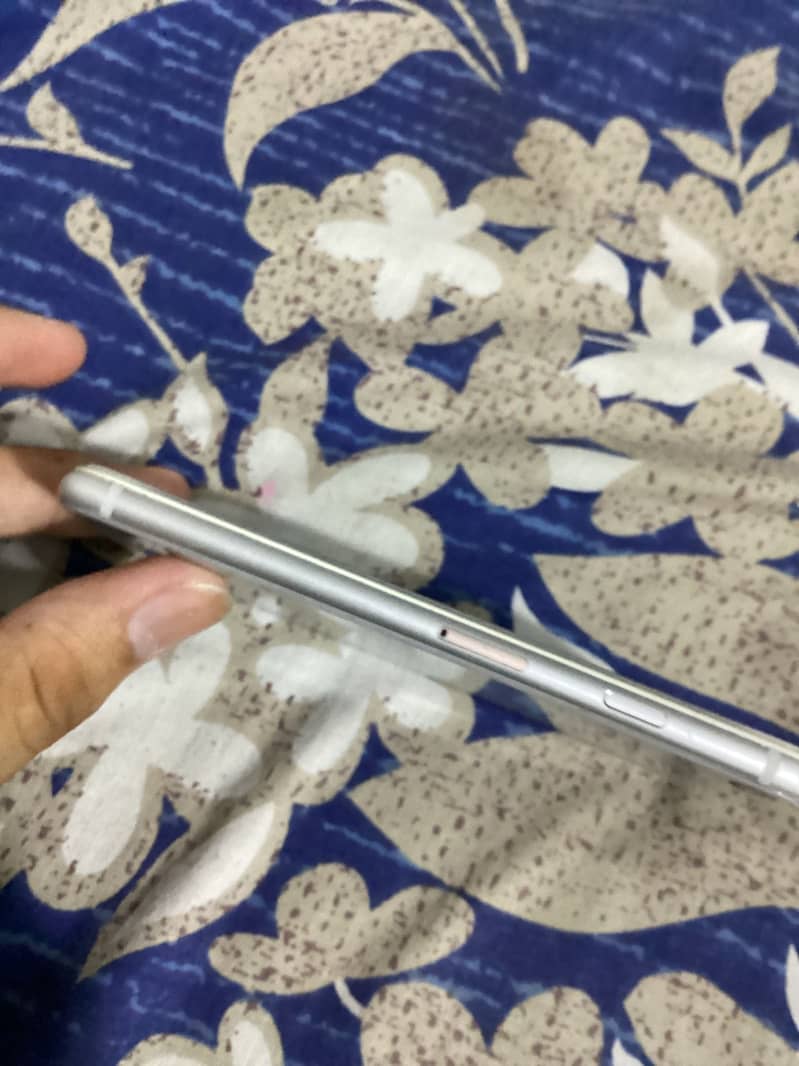 Apple iPhone 8 11