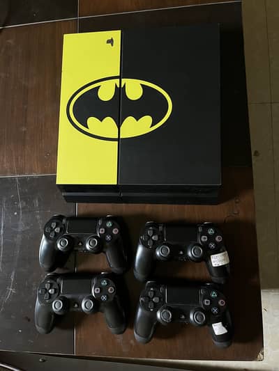 PlayStation 4 | 500GB | 4 Controller | Charger Dock