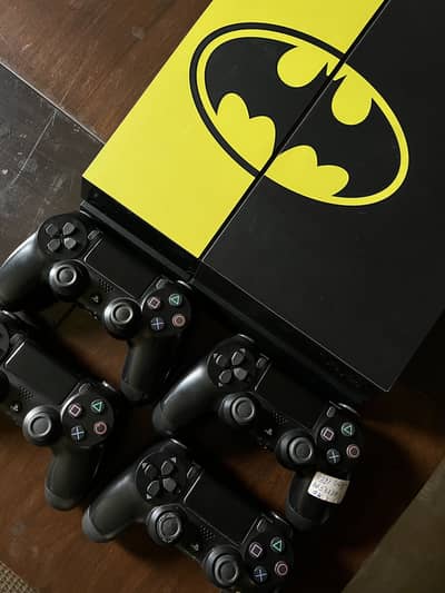 PlayStation 4 | 500GB | 4 Controller | Charger Dock