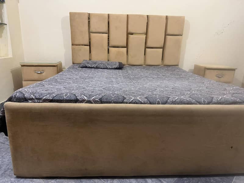 bed with side tables 0