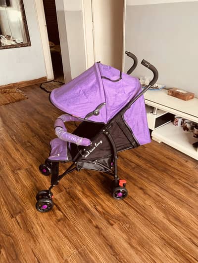 light weight imported stroller in 10/10 condition